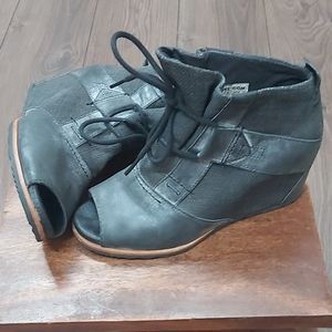 Sorel Lake wedge booties